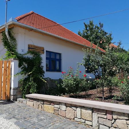 Csenduelo Vendeghaz Lägenhet Noszvaj Exteriör bild